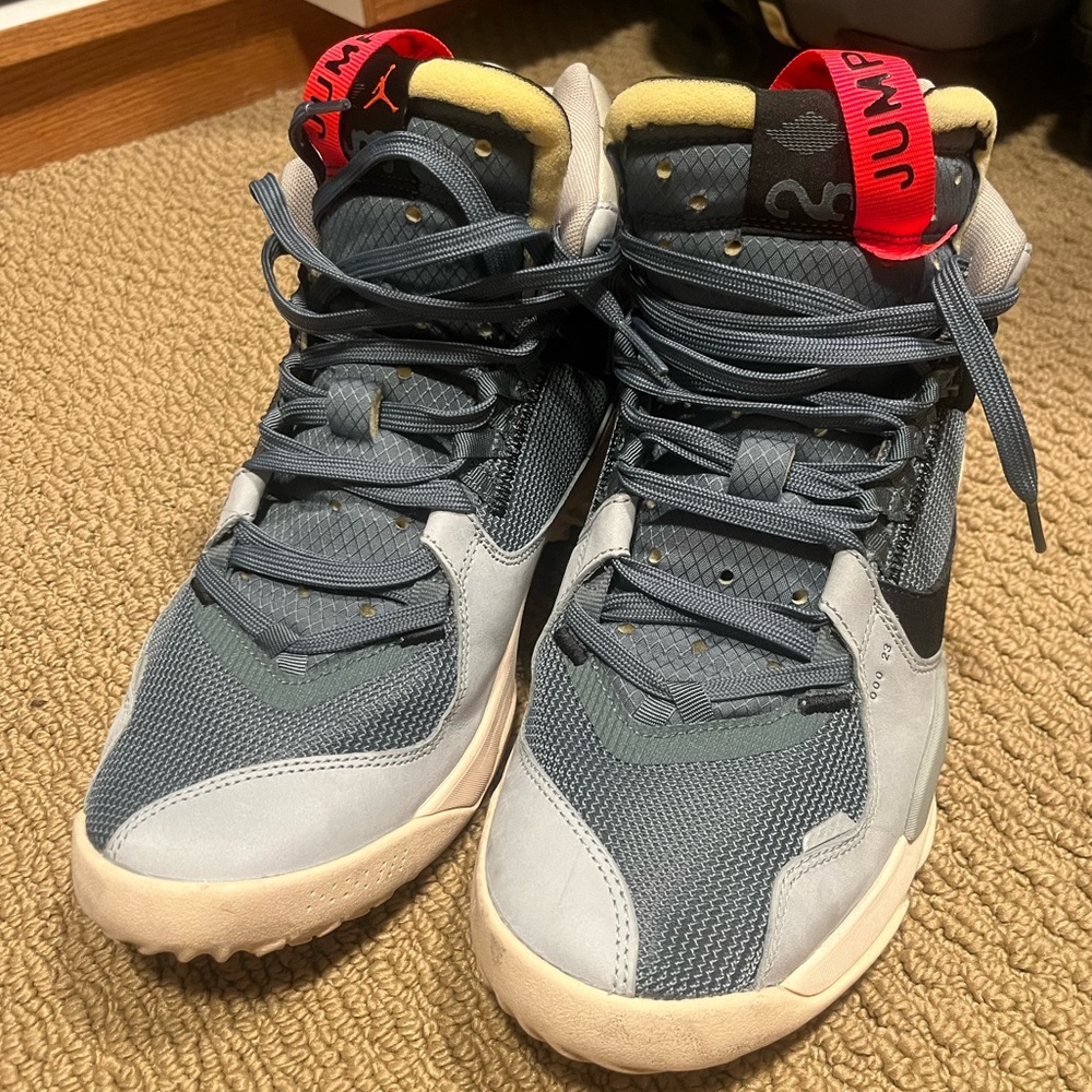 Mens 10 1/2 - Jump Man - good used condition